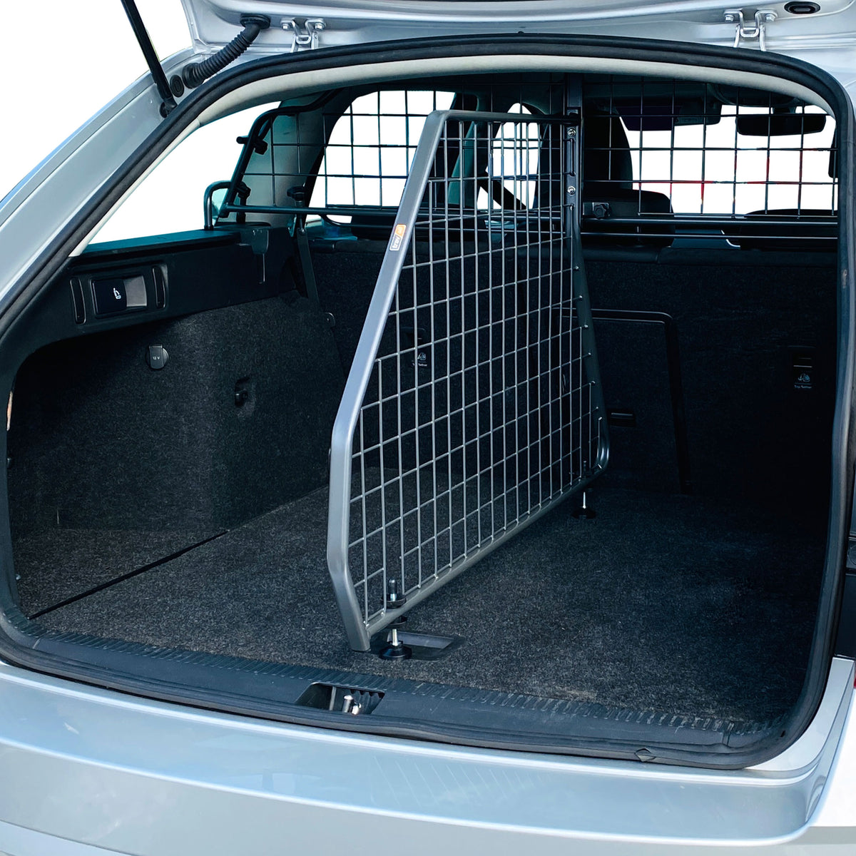 Travall Dog Boot Divider for Skoda Octavia Estate (2017-2020)